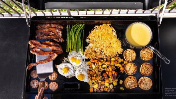 Traeger Flat Top Grill Flatrock™ Griddle - Image 7